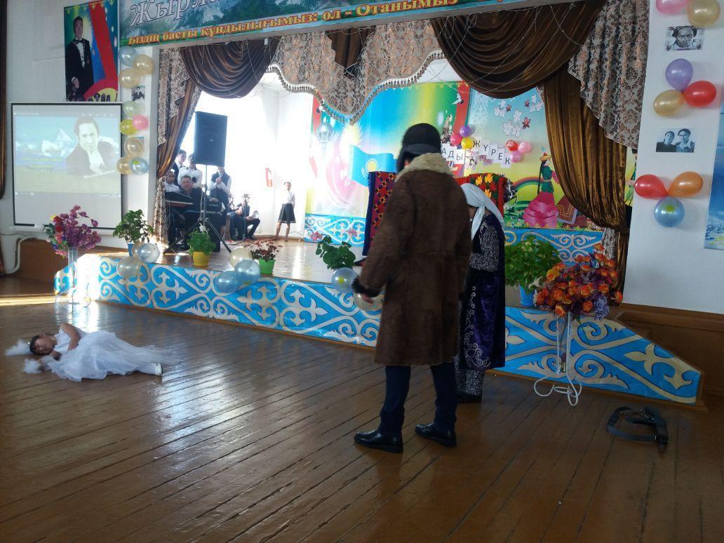 Алмалы орта мектебінде   «Дарын» орталығының      ұйымдастырылуымен  ақиық ақынымыз М.Мақатаевтің  туған  күніне  