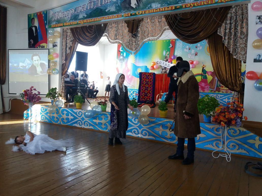 Алмалы орта мектебінде   «Дарын» орталығының      ұйымдастырылуымен  ақиық ақынымыз М.Мақатаевтің  туған  күніне  